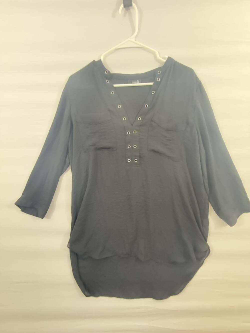 a.n.a Blouse Size L Black Grommet V-Neck High Low Hem Pullover